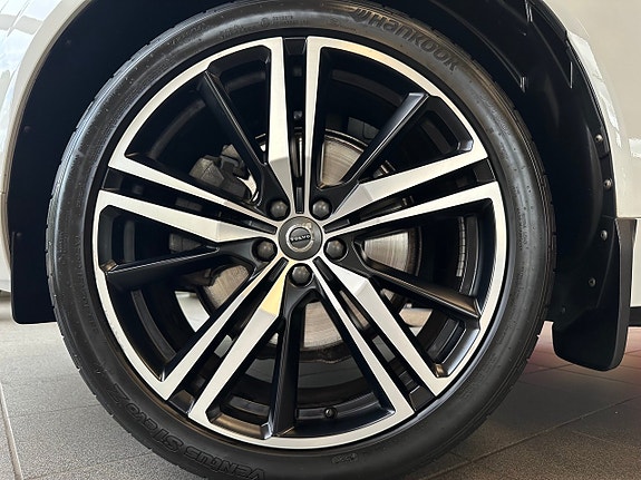 Volvo XC60 8 of 19