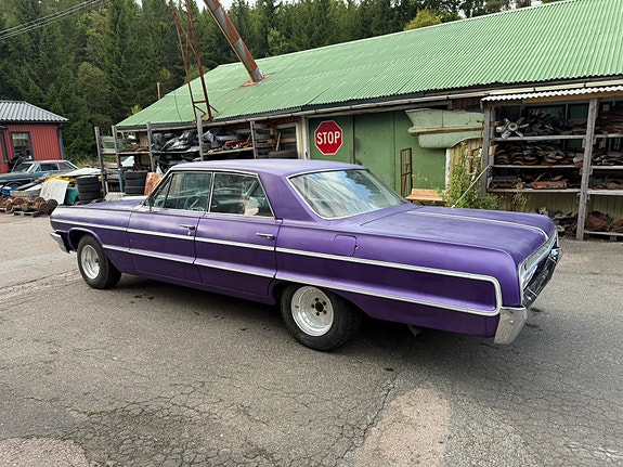Chevrolet Impala 4 of 12