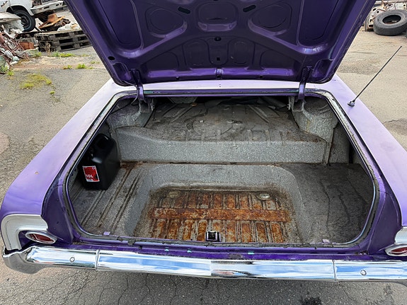Chevrolet Impala 8 of 12