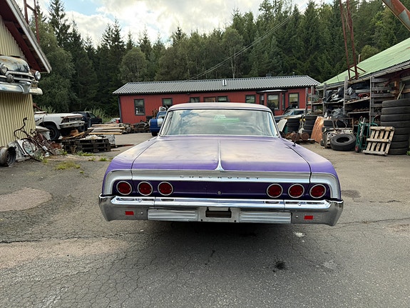 Chevrolet Impala 5 of 12