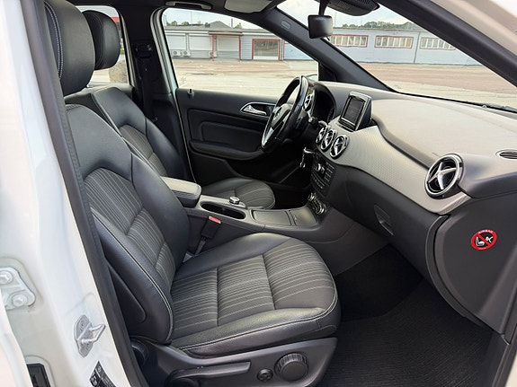 Mercedes-Benz B180 12 of 13