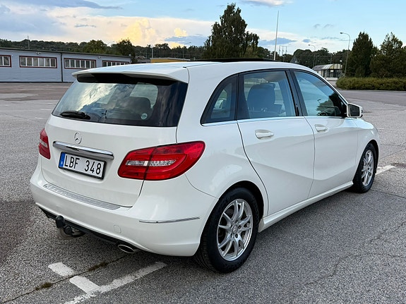 Mercedes-Benz B180 3 of 13