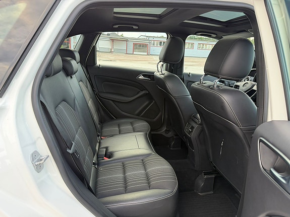 Mercedes-Benz B180 9 of 13