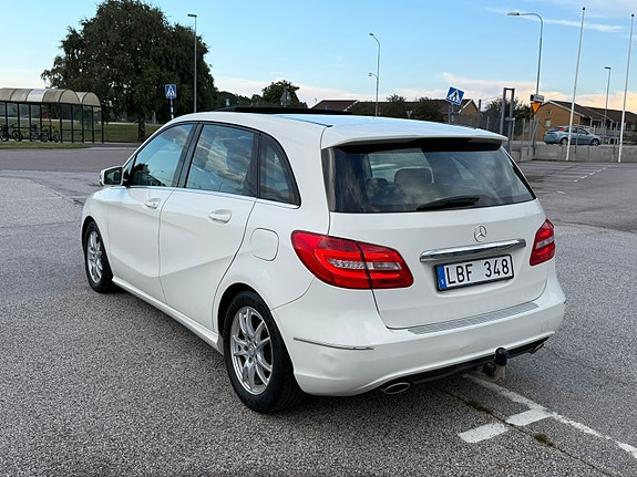 Mercedes-Benz B180 4 of 13