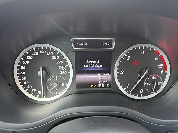 Mercedes-Benz B180 10 of 13