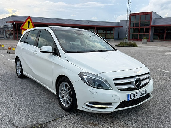Mercedes-Benz B180 2 of 13