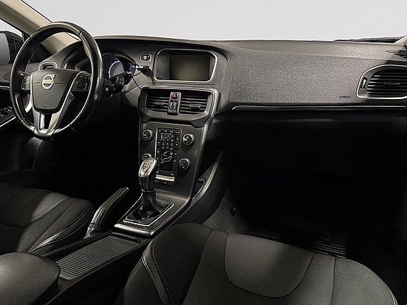 Volvo V40 12 of 24