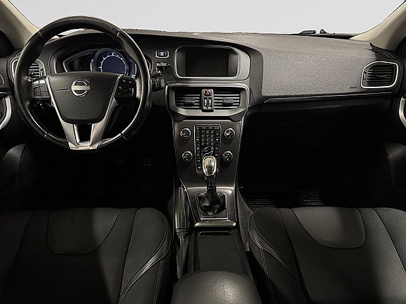 Volvo V40 11 of 24