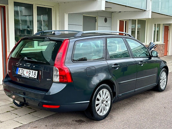 Volvo V50 3 of 6