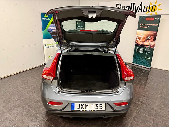 Volvo V40 13 of 15