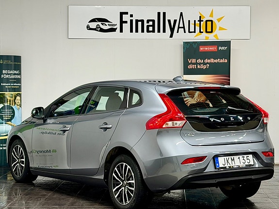 Volvo V40 3 of 15