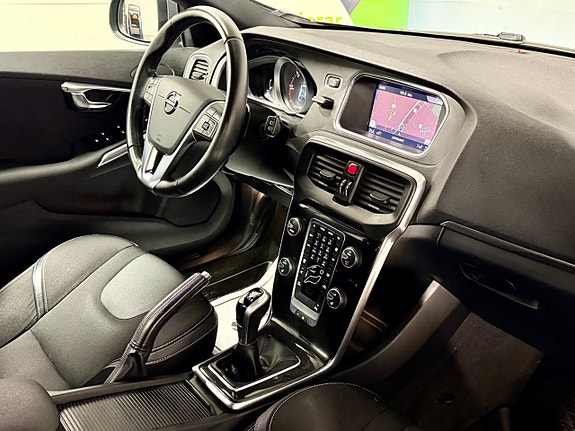 Volvo V40 10 of 15