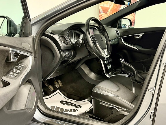 Volvo V40 7 of 15