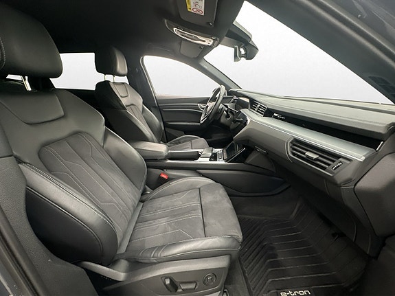Audi Q8 e-tron 12 of 30