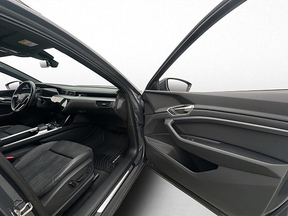 Audi Q8 e-tron 13 of 30
