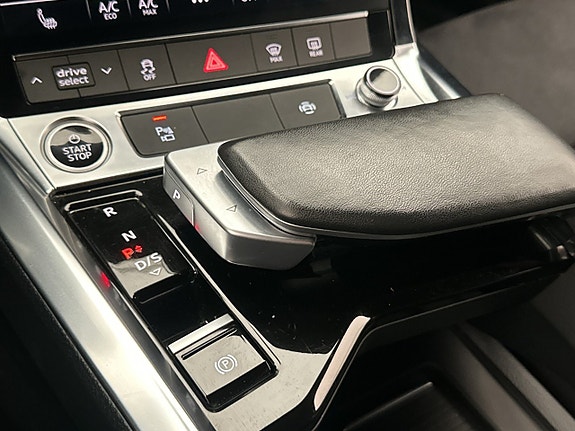 Audi Q8 e-tron 25 of 30