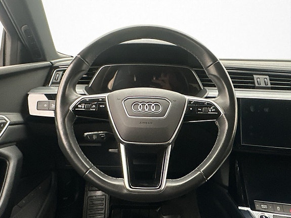 Audi Q8 e-tron 11 of 30