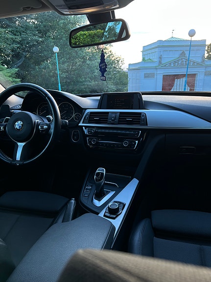 BMW 320d 3 of 9