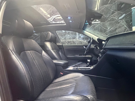 Kia Optima 12 of 23