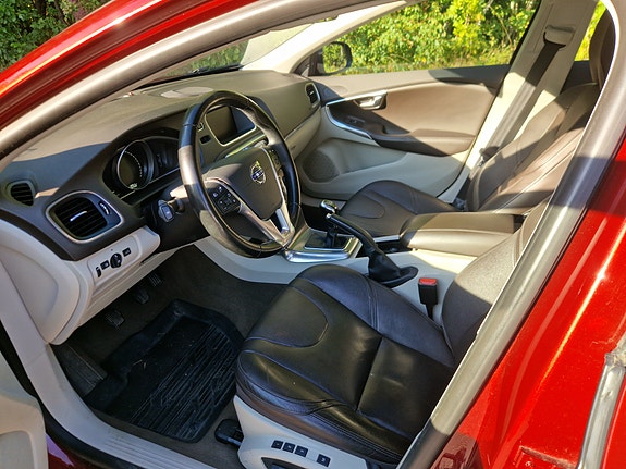 Volvo V40 8 of 9