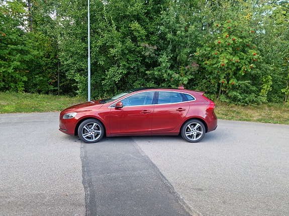 Volvo V40 3 of 9