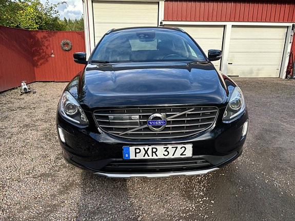 Volvo XC60 8 of 17