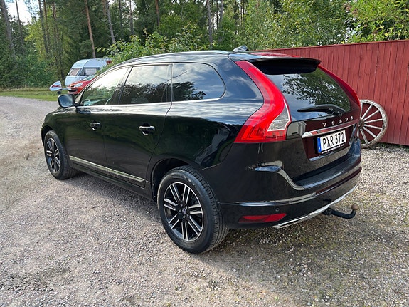 Volvo XC60 3 of 17
