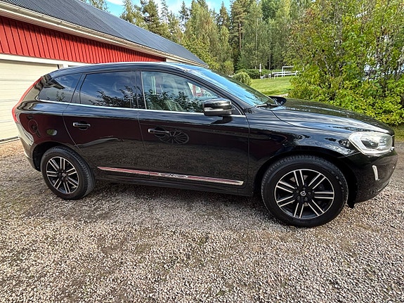 Volvo XC60 6 of 17