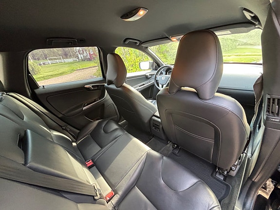 Volvo XC60 13 of 17