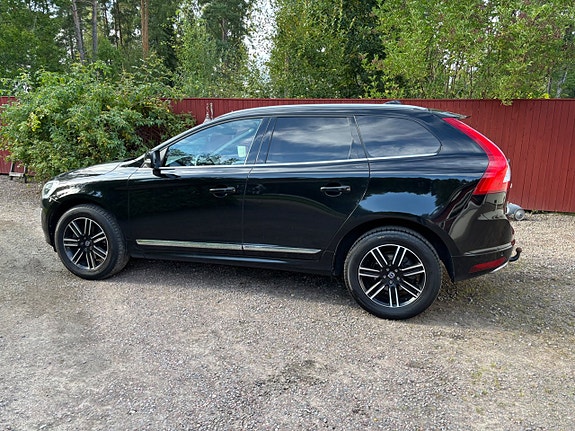 Volvo XC60 2 of 17