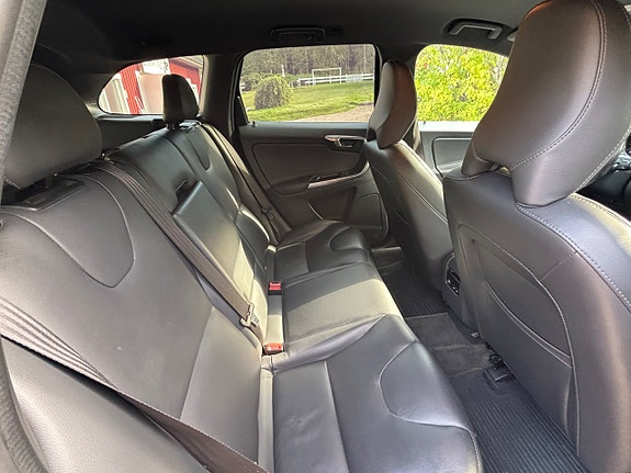 Volvo XC60 12 of 17