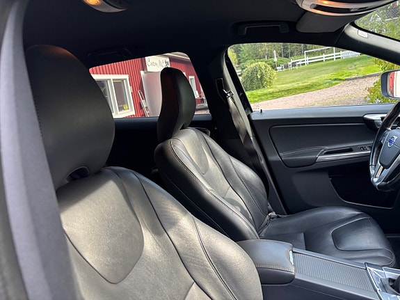 Volvo XC60 10 of 17