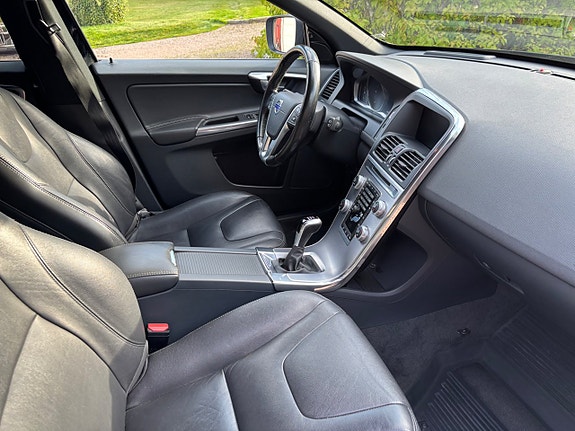 Volvo XC60 9 of 17