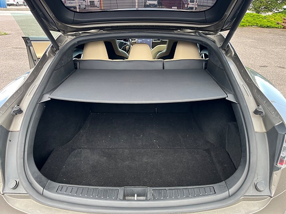 Tesla Model S 12 of 12