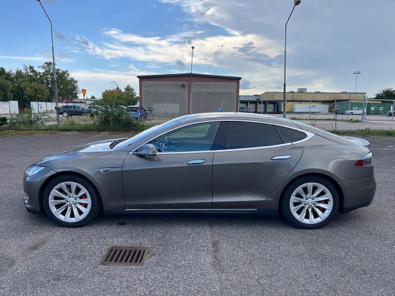Tesla Model S 2 of 12