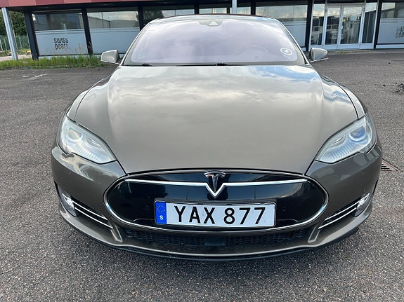 Tesla Model S 8 of 12