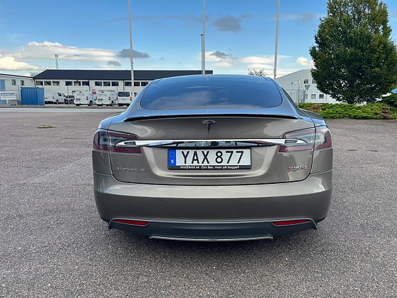 Tesla Model S 4 of 12