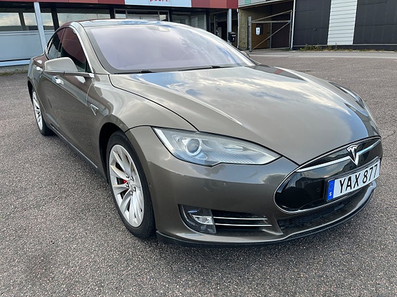 Tesla Model S 7 of 12