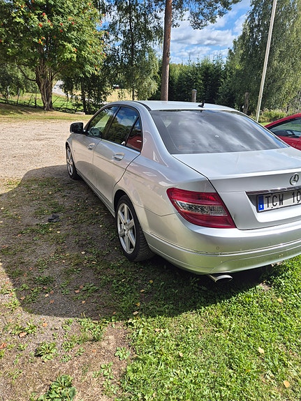 Mercedes-Benz C320 5 of 5