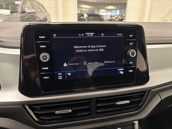 Volkswagen T-Roc 14 of 18