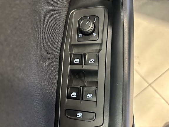 Volkswagen T-Roc 9 of 18