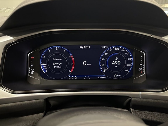 Volkswagen T-Roc 13 of 18