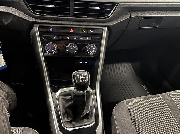 Volkswagen T-Roc 17 of 18