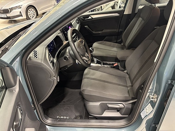 Volkswagen T-Roc 8 of 18