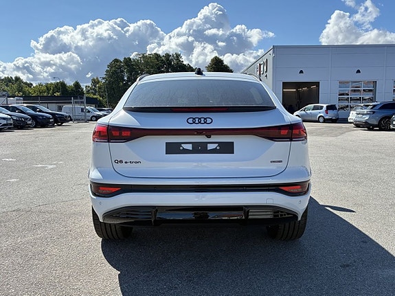 Audi Q6 e-tron 4 of 14