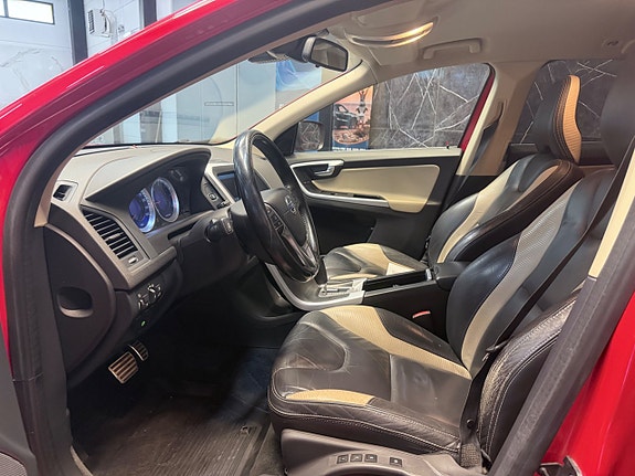 Volvo XC60 11 of 22
