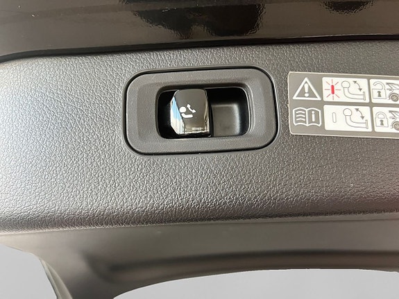 Mercedes-Benz C300 7 of 13