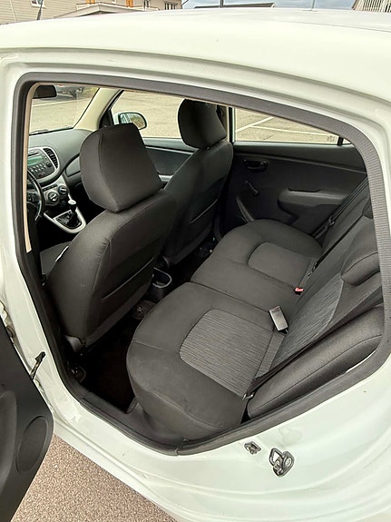 Hyundai i10 14 of 22