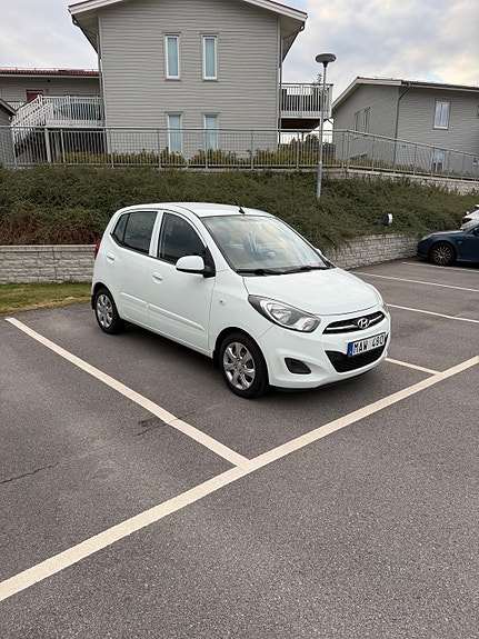 Hyundai i10 2 of 22