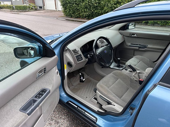 Volvo V50 9 of 12
